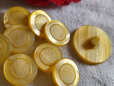 Lot 9 boutons vintage jaune lumineux à pied diamètre 1,4 et 2,3 cm ref 945