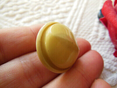 Bouton ancien en celluloïd beige crème collection pied metal 2,6 cm G15R