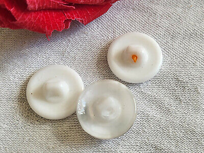 Trio anciens boutons en verre blanc à pied diamètre 1,7 cm G14H
