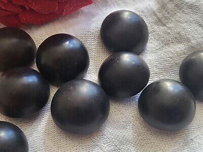 Lot 8 boutons anciens en bois bombé à pied diamètre 1,8 cm ref 2129