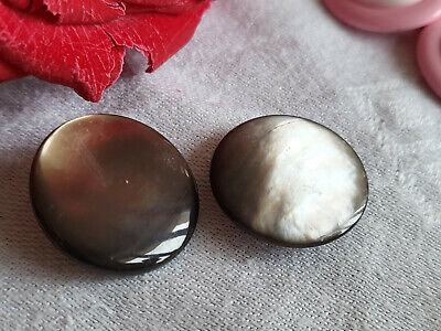 Duo boutons anciens en nacre marron à pied 2 cm G7F