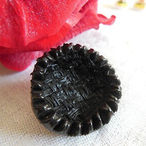 gros bouton vintage en résine noir orné de rafia 2,5 cm D14D