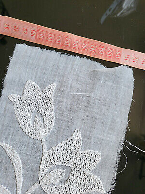 Broderie ancienne sur tissu hyper fin tulipe étamine récup incrustation B7-8