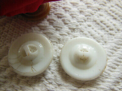 Duo boutons anciens en verre blanc travaillé gros diamètre 2,2 cm G15C