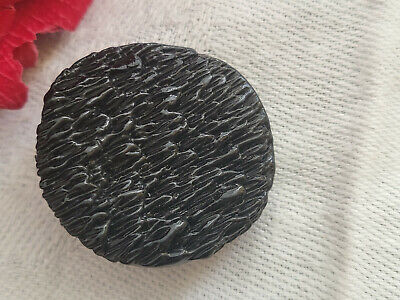 Bouton ancien vintage en résine noir strié 2,5 sur 2,6 cm G3K