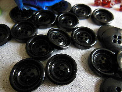 Lot 22 boutons noir épais lumineux 4 trous diamètre 1,7 cm ref 676