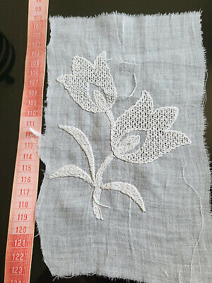 Broderie ancienne sur tissu hyper fin tulipe étamine récup incrustation B7-6