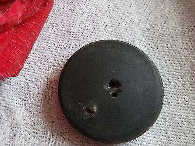 Bouton ancien noir travaillé motif matière à définir 2,7 cm D17C