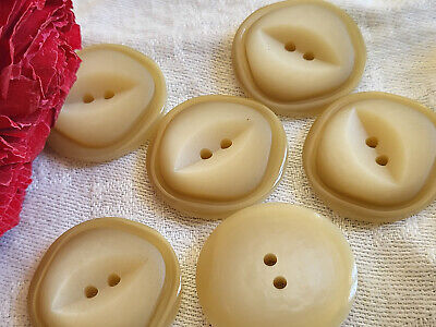 Lot 6 gros boutons vintage beige travaillé diamètre 2,6 cm ref 2933