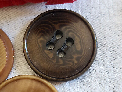 Trio gros boutons anciens en corozo travaillé diamètre 3,1 cm ref 5447