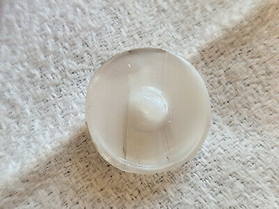 Bouton ancien en verre blanc laiteux doré diamètre 2,1 cm G13H
