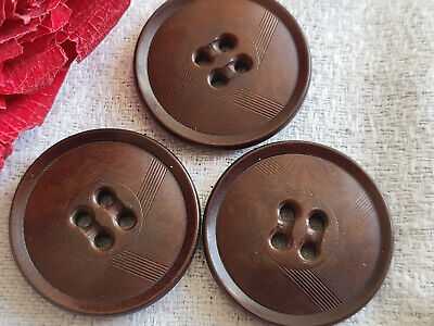 Trio gros boutons anciens en corozo damassé marron diamètre 2,7 cm ref 110