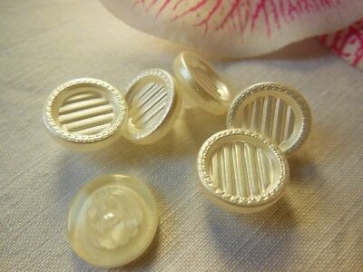 Lot 6 boutons anciens en verre blanc satiné vintage diamètre: 1,3 cm ref 1873