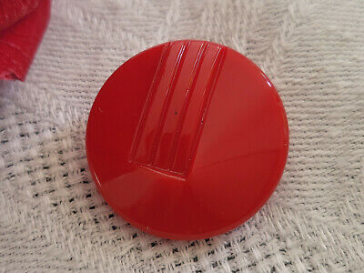 Bouton ancien en verre rouge relief travaillé diamètre: 2,1 cm G3O