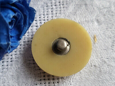 collection ancien bouton creme veiné à pied métal bombé 2,6 cm D13J