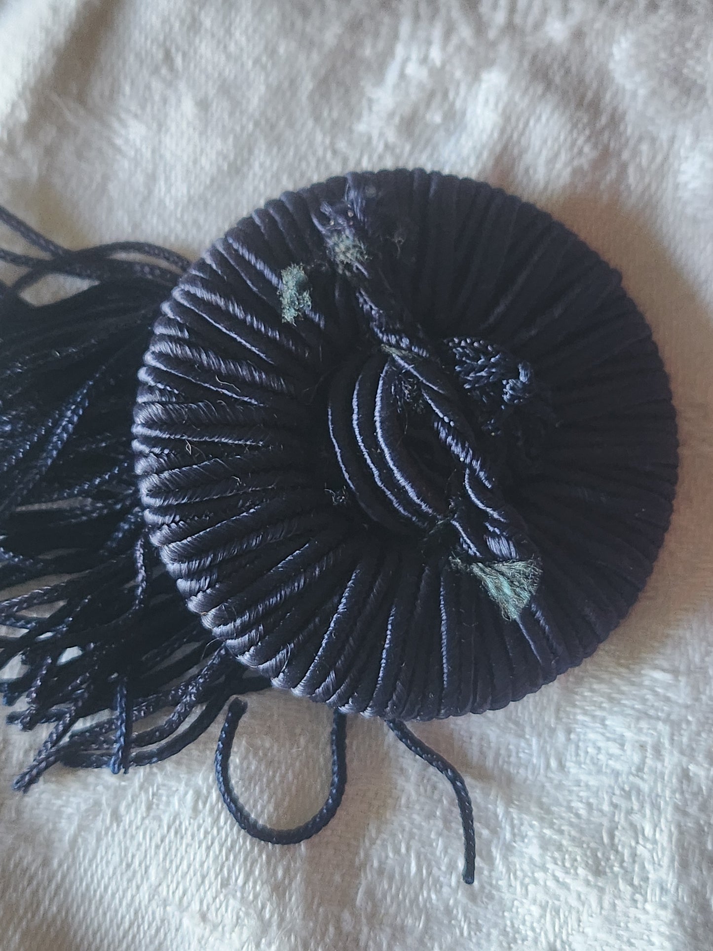 Enorme bouton ancien en passementerie avec pendants bleu 4,2 cm ref 3577