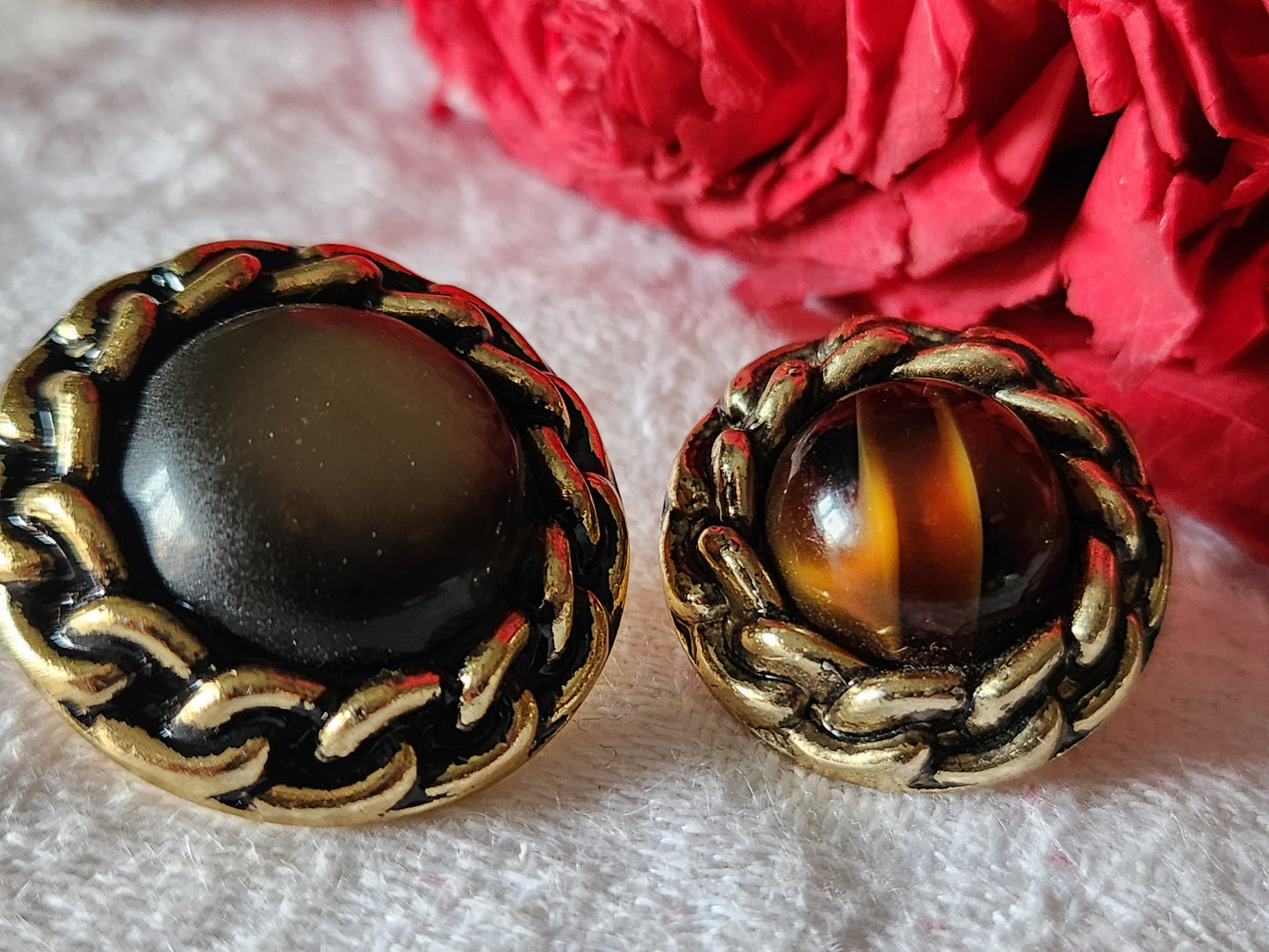 Duo boutons vintage monture en métal doré à pied 2,1 et 2,5 cm D4C