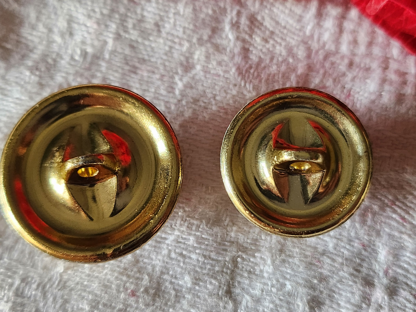 Duo boutons vintage monture en métal doré à pied 2,1 et 2,5 cm D4C