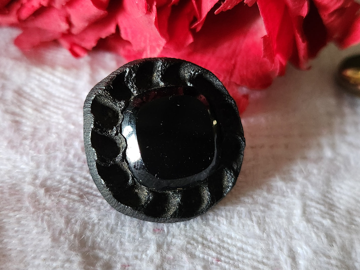 Collection bouton ancien résine et coeur en verre parurier 2 cm pied D4A
