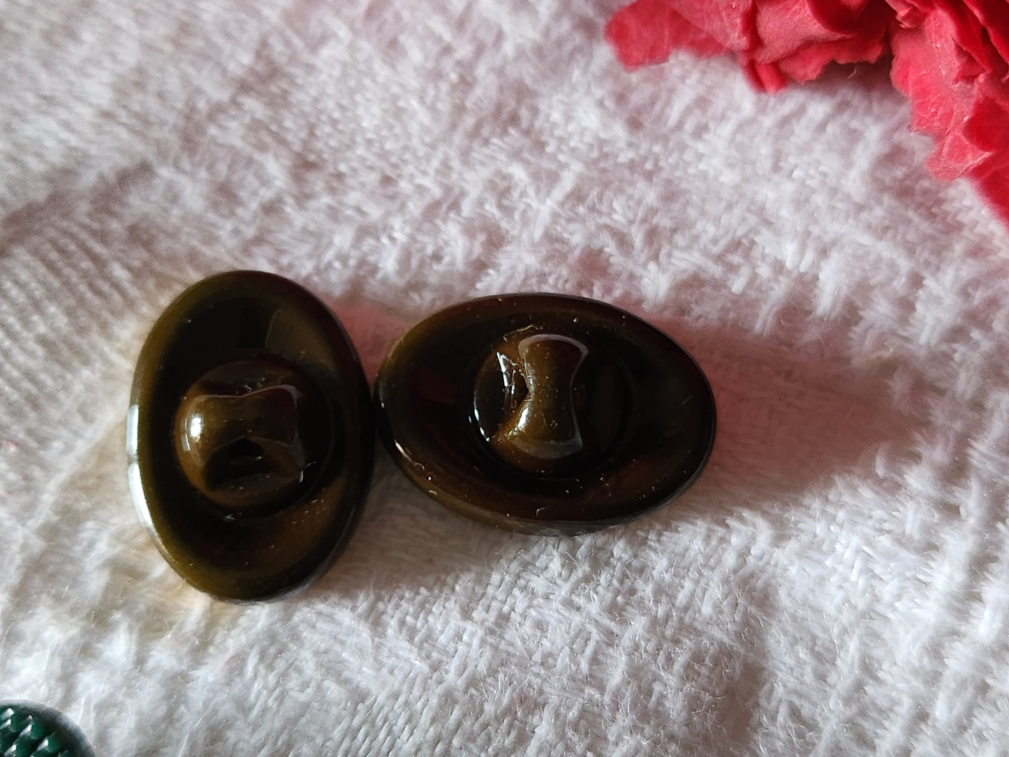 Duo boutons anciens en verre ovale marron doré élégants 1,2 sur 1,7 cm D4E