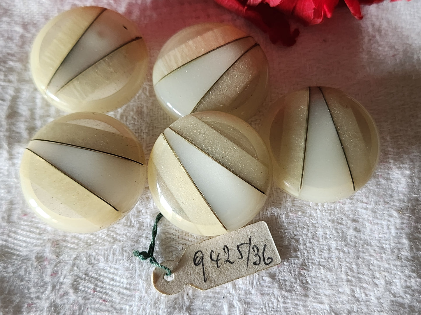Lot 5 superbes boutons vintage à pied gris creme nacré pied 2,3 cm ref 7036