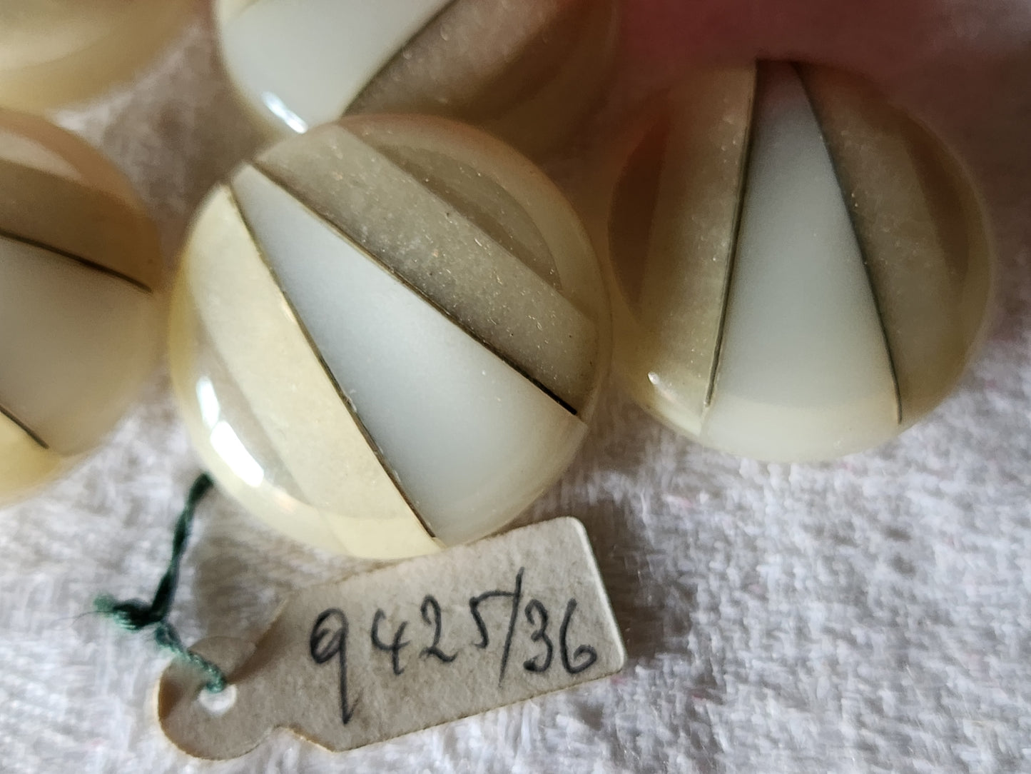 Lot 5 superbes boutons vintage à pied gris creme nacré pied 2,3 cm ref 7036