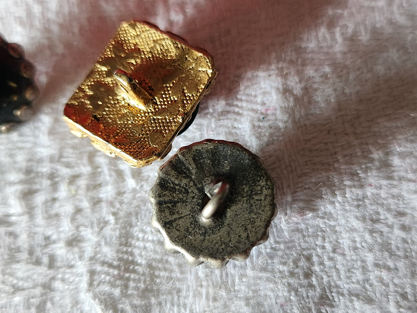 Trio boutons vintage en métal noir doré argenté bijoux 1,3 et 1,6 cm D4C
