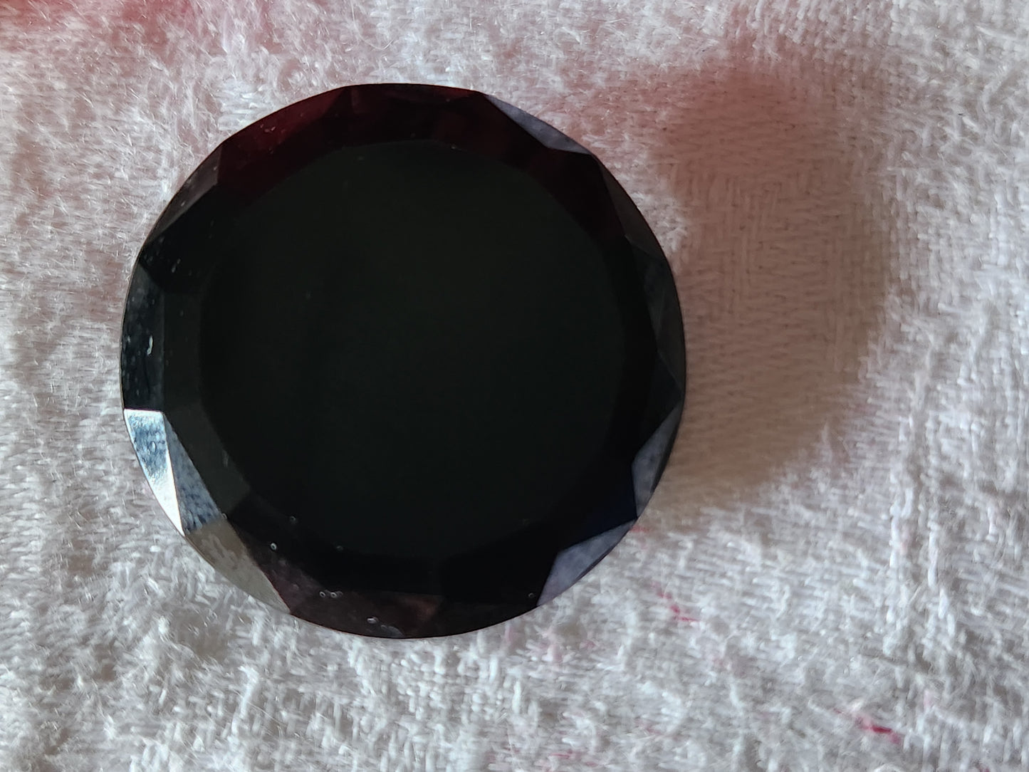Gros bouton ancien en verre ,oir pourtour facette pied métal 3,2 cm D4N