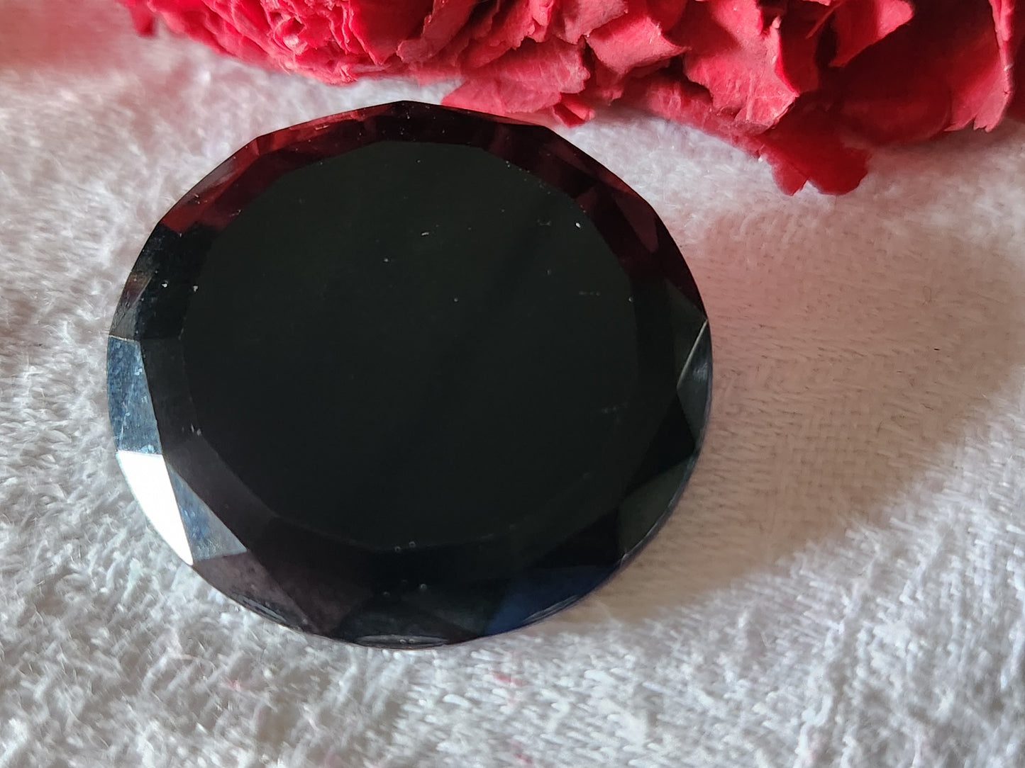 Gros bouton ancien en verre ,oir pourtour facette pied métal 3,2 cm D4N