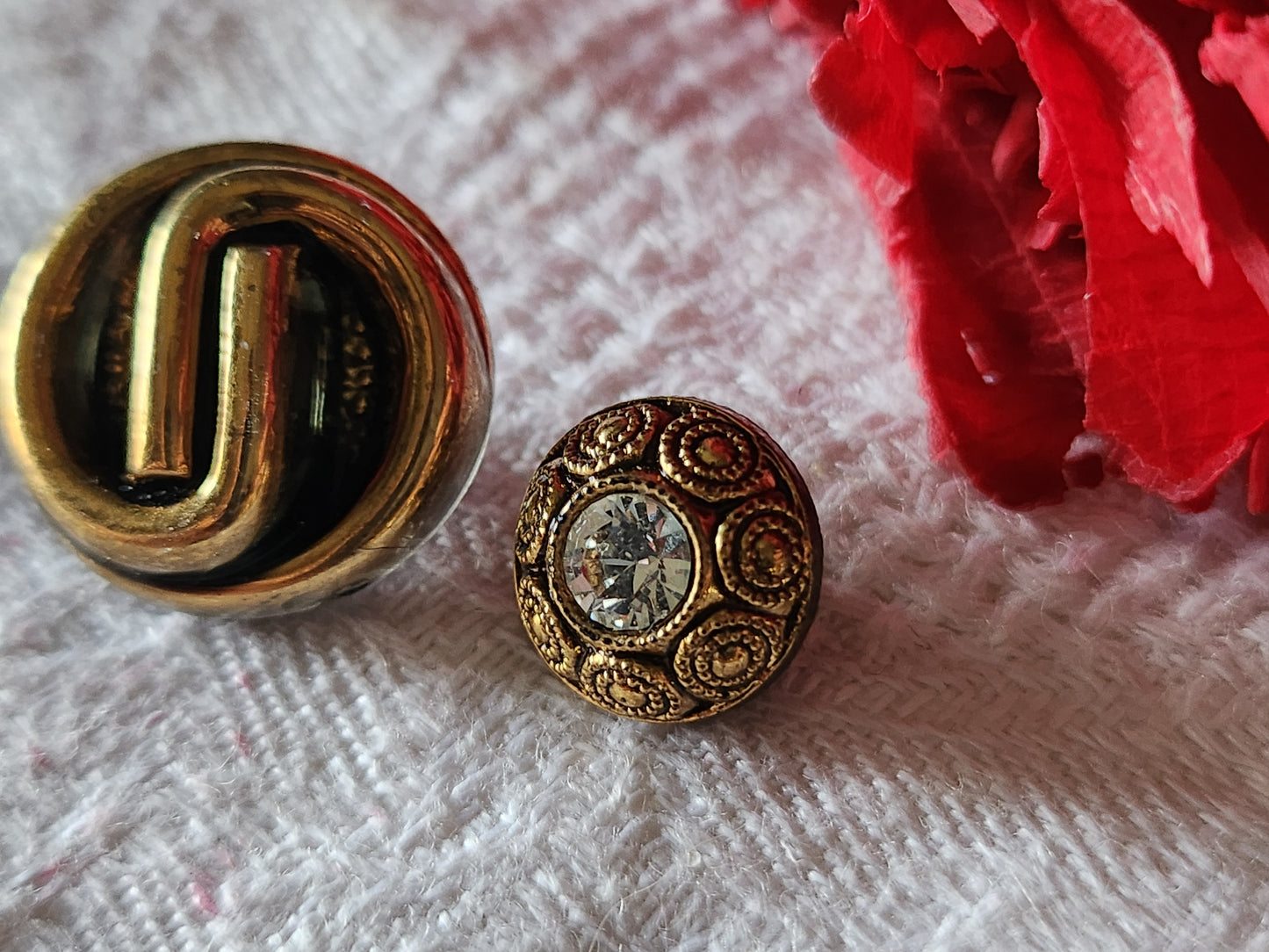 Duo boutons anciens en verre doré 1,1 et 1,7 cm D4M