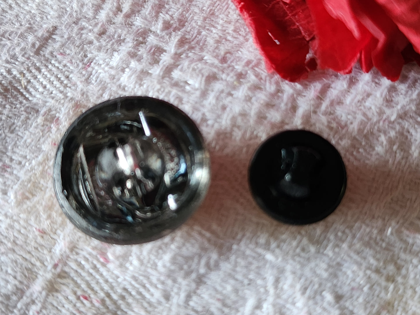 Duo boutons anciens en verre doré 1,1 et 1,7 cm D4M