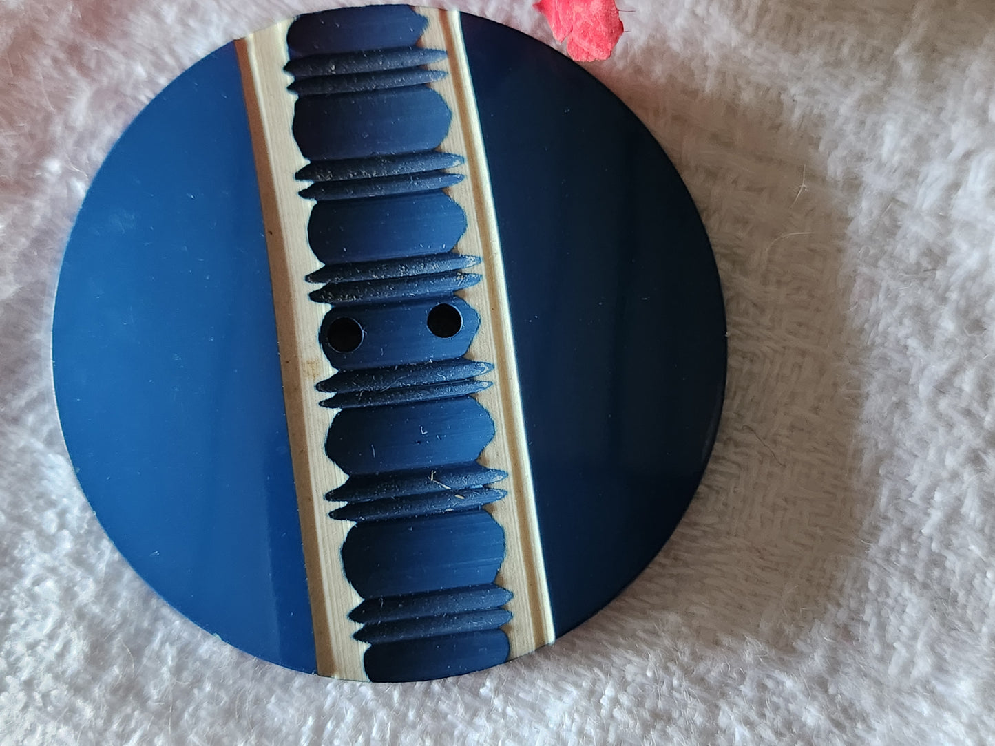 Collection gros bouton bleu et créme ancien 3,6 cm D4T