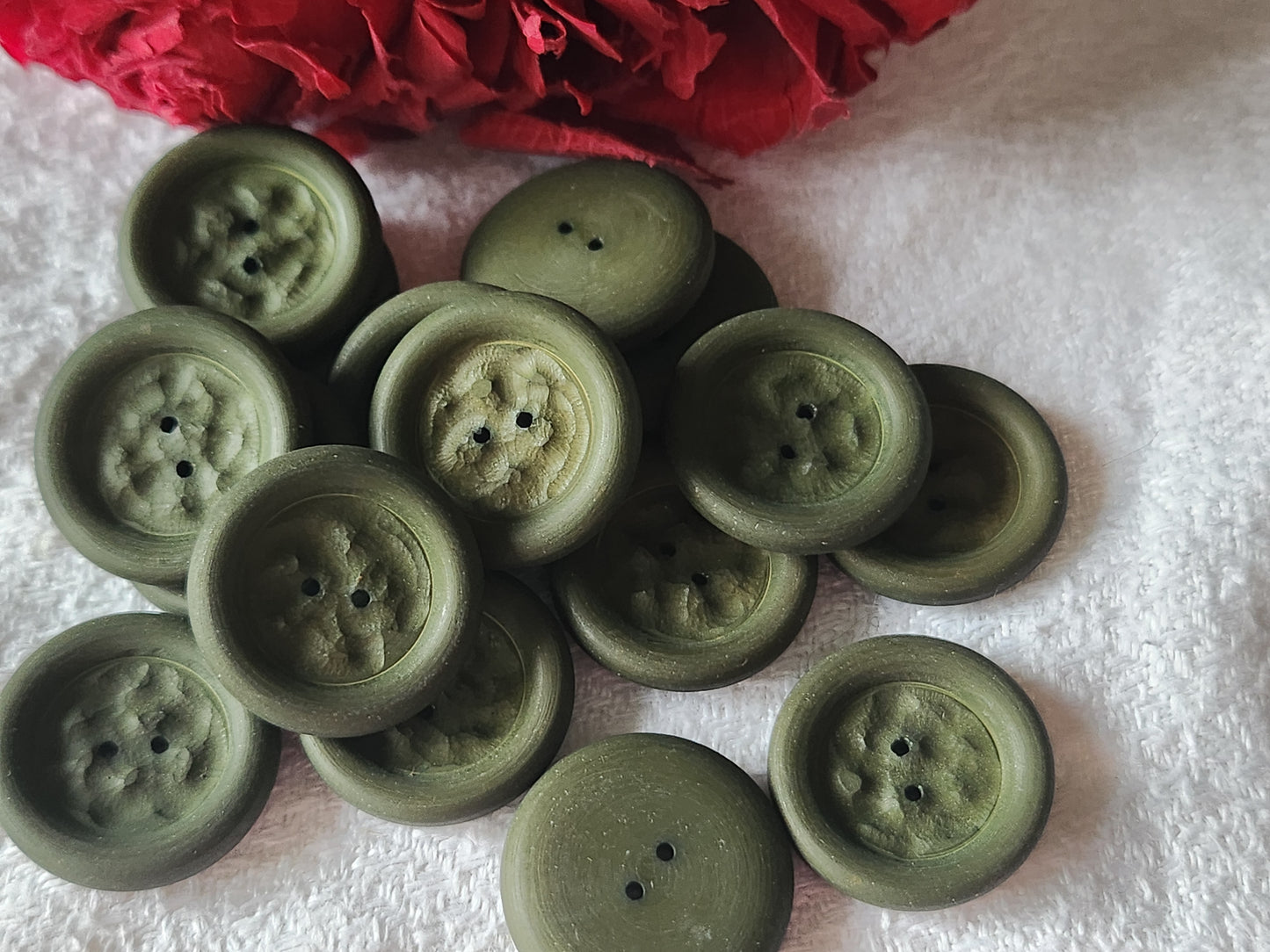Lot 15 boutons vintage vert kaki texturé mat 1,8 cm ref 3603