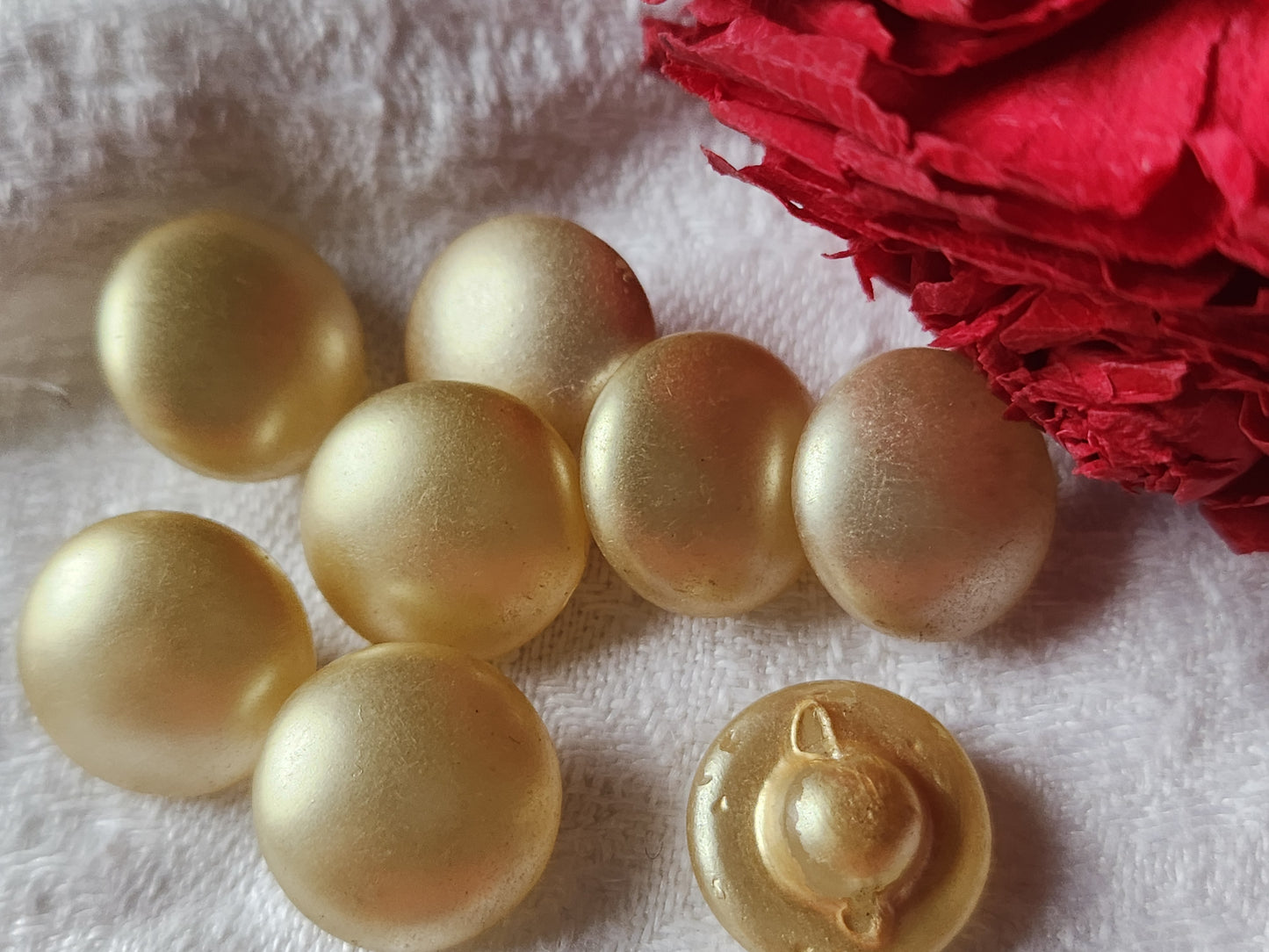 Lot 8 boutons anciens en verre champignon nacré beige 1,4 cm ref 3607