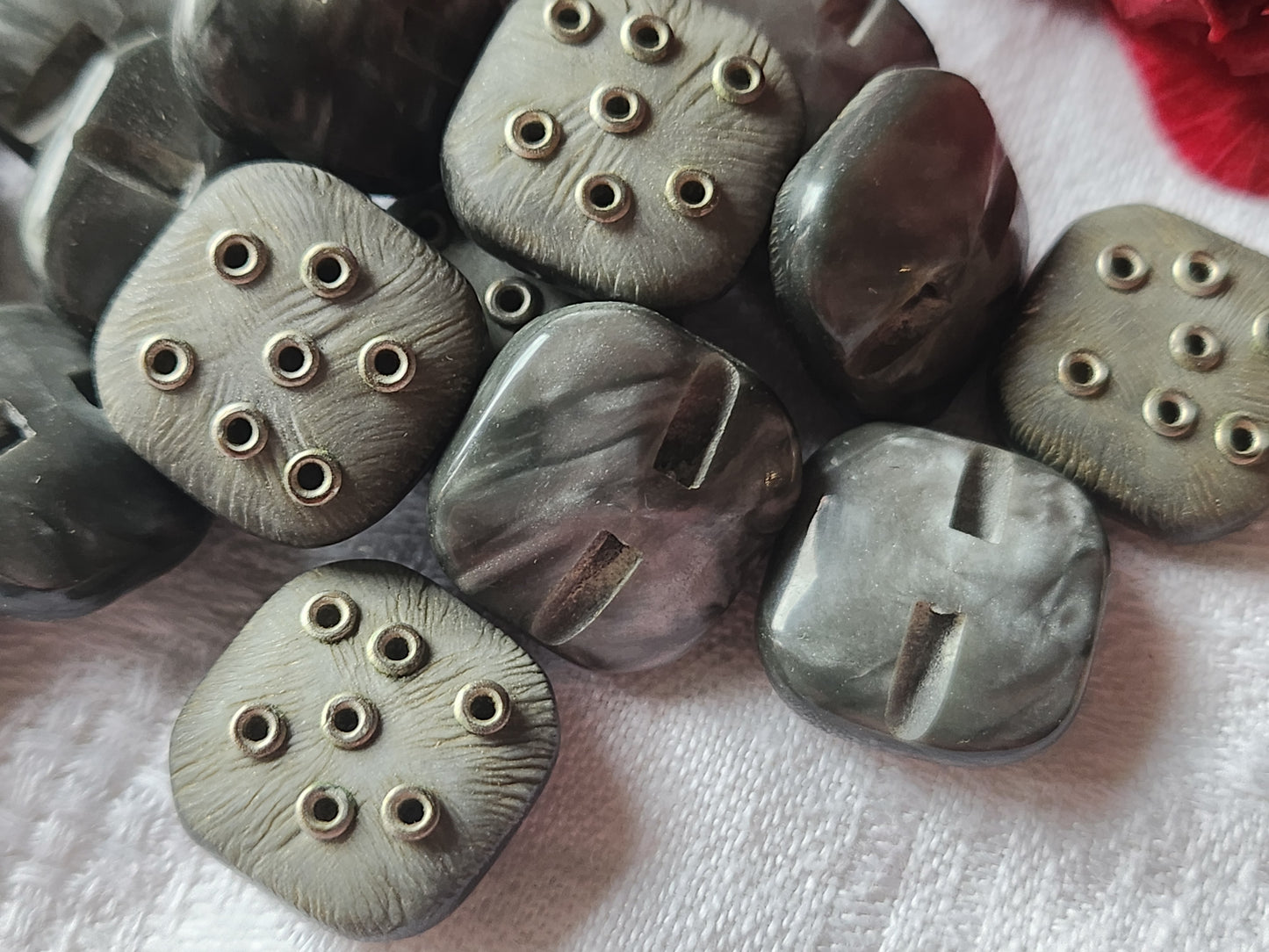 Lot 6 boutons vintage gris texturé originaux à pied 1,6 cm ref 3608