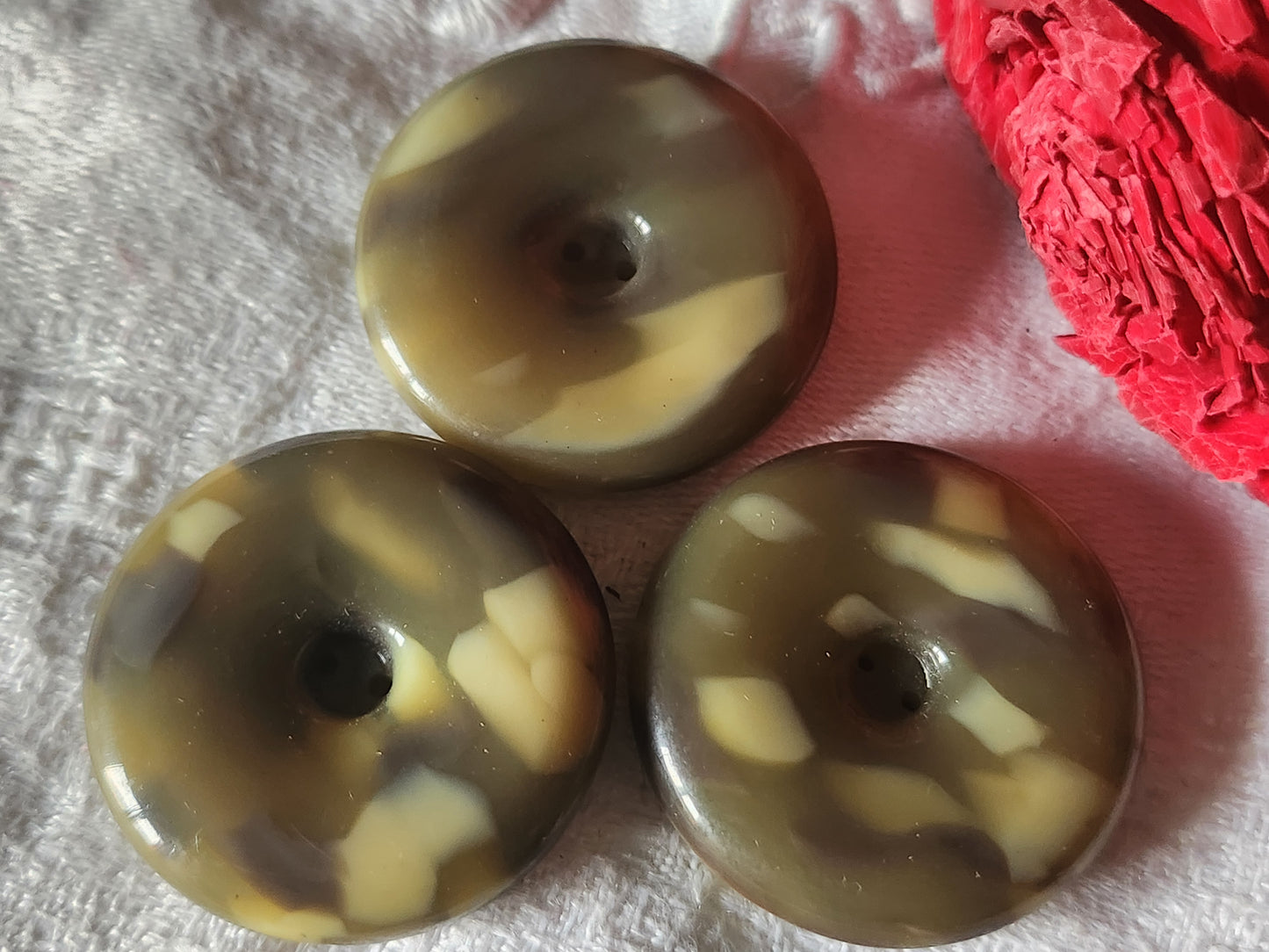 Trio gros boutons anciens vert moucheté veste trous 3,4 cm ref 3585