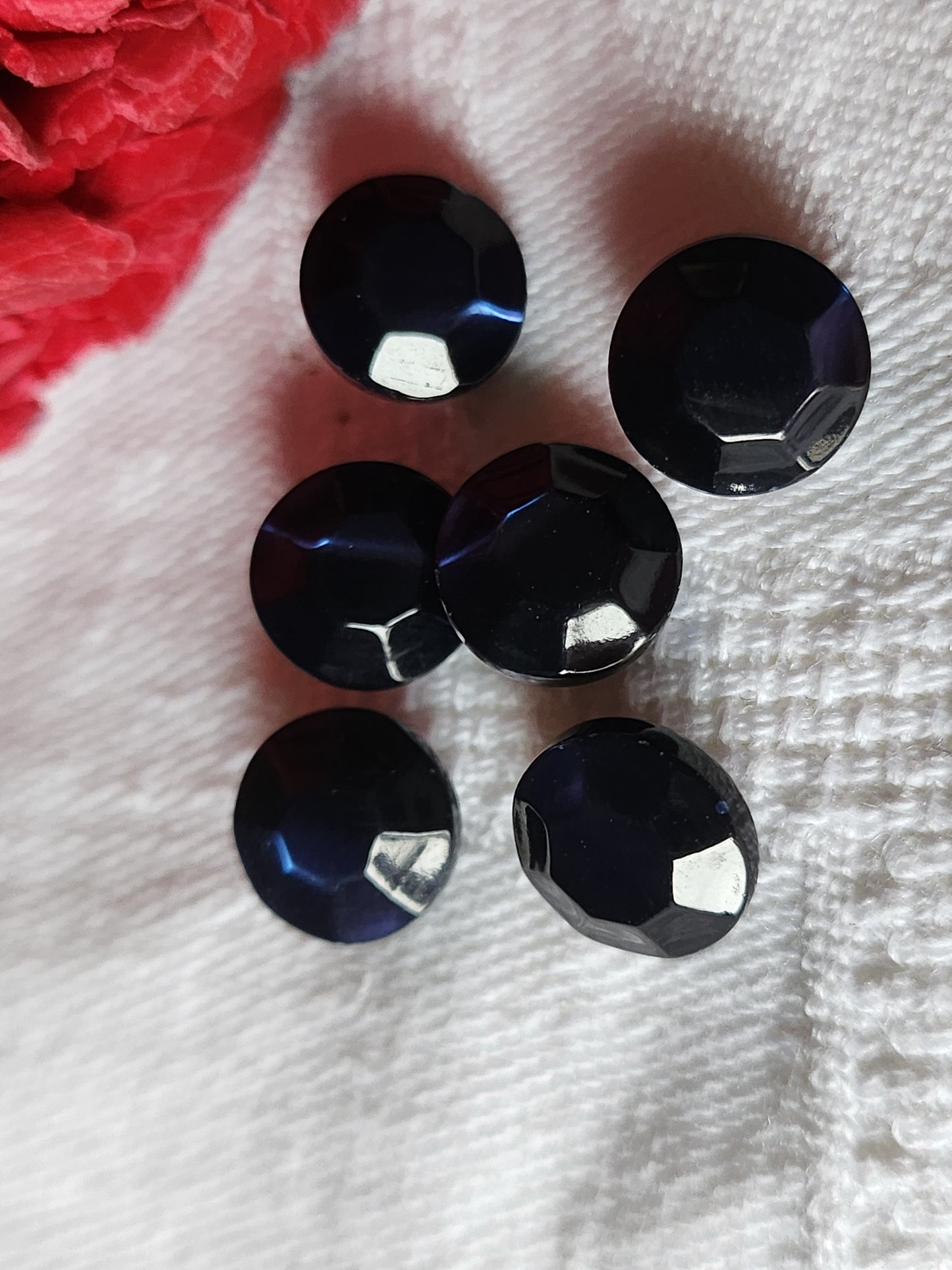 Lot 6 boutons anciens en nacre bleu foncé facette pied 0,9 cm mini ref 7081