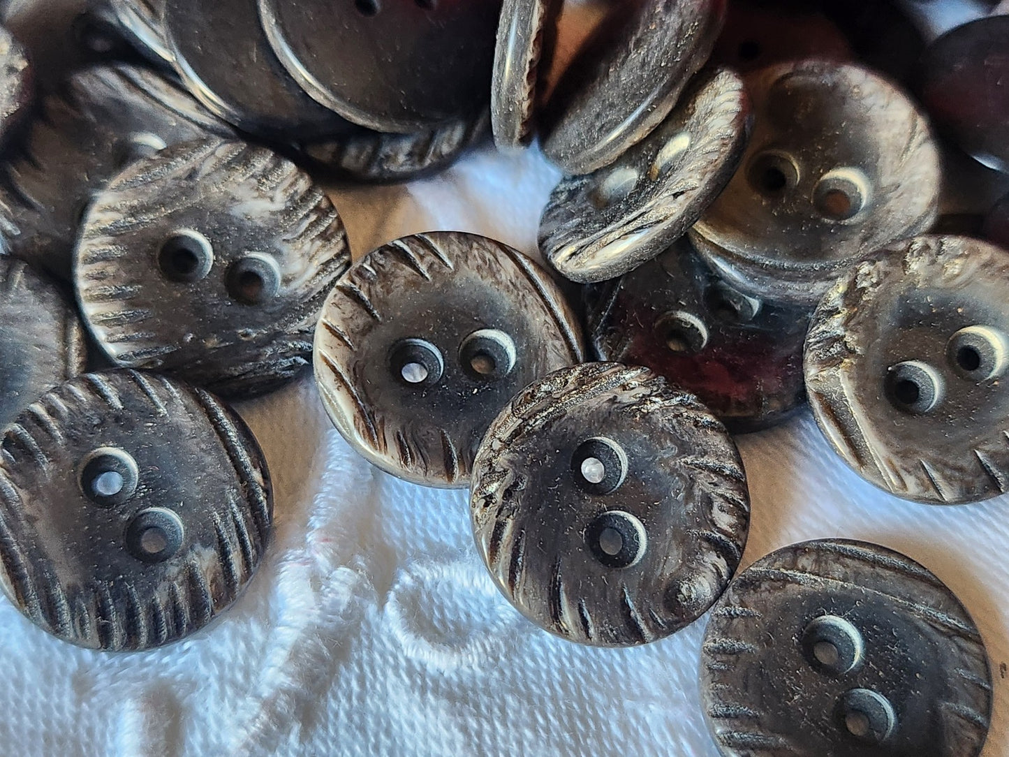 Lot 14 boutons vintage bord imitation bois marron 1,7 cm ref 5535
