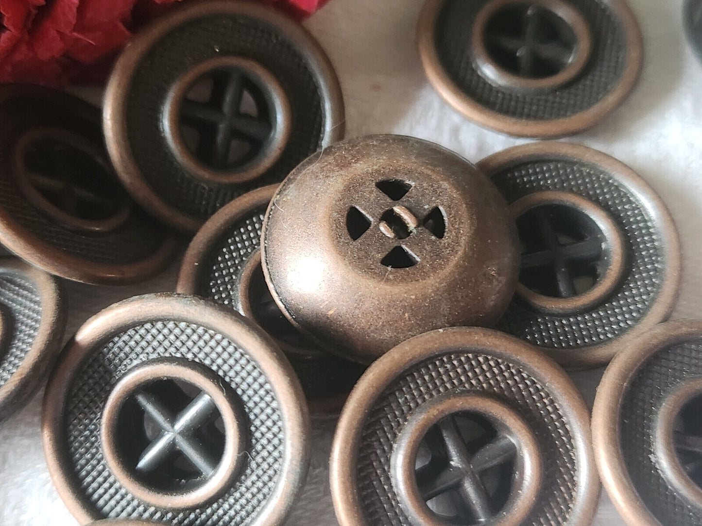 Lot 8 boutons vintage en métal cuivré à trous 2,2 cm ref 457