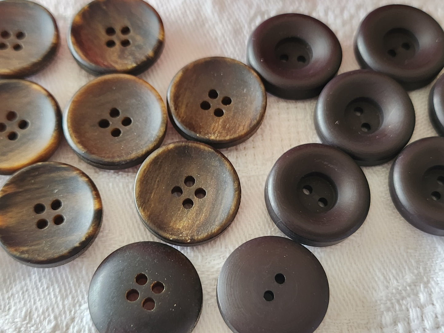 Lot 17 boutons vintage marron deus series trous 1,7 cm ref 5982