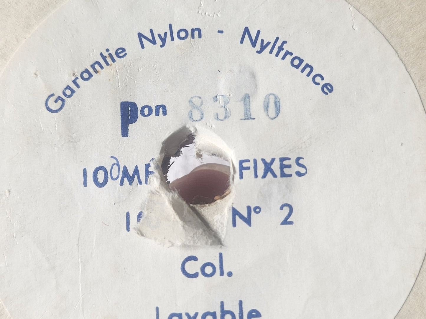 Ruban fin ancien nylon blanc 10 mètres sur 1 cm modiste mercerie B5 n°1