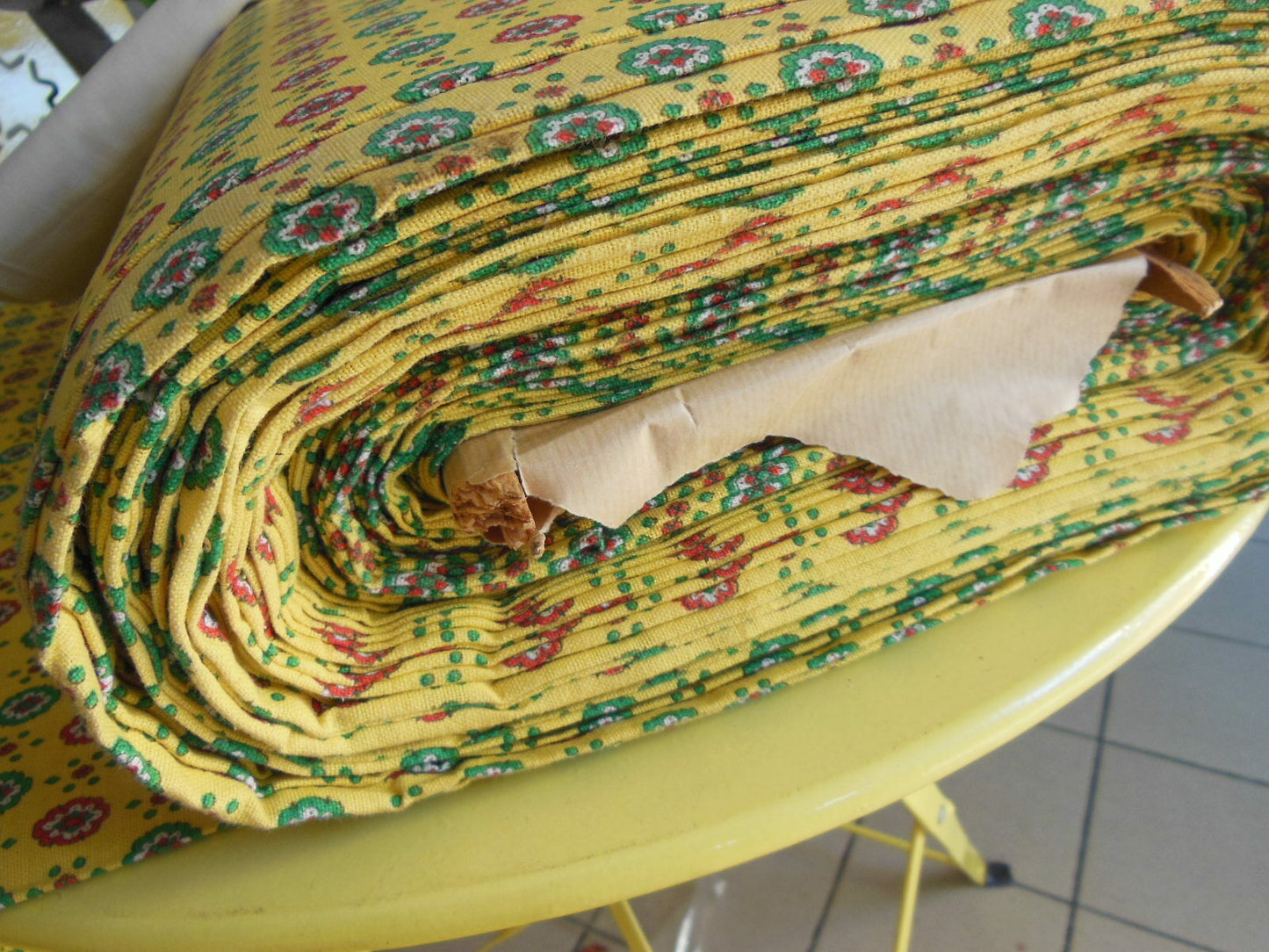 Ancien coupon tissu jaune sachet lavande 2 mètres / 1m 30 possible plus de 4 m