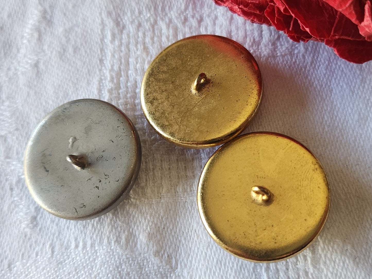 Trio boutons vintage metal coeur moucheté 2,3 cm à pied G14H