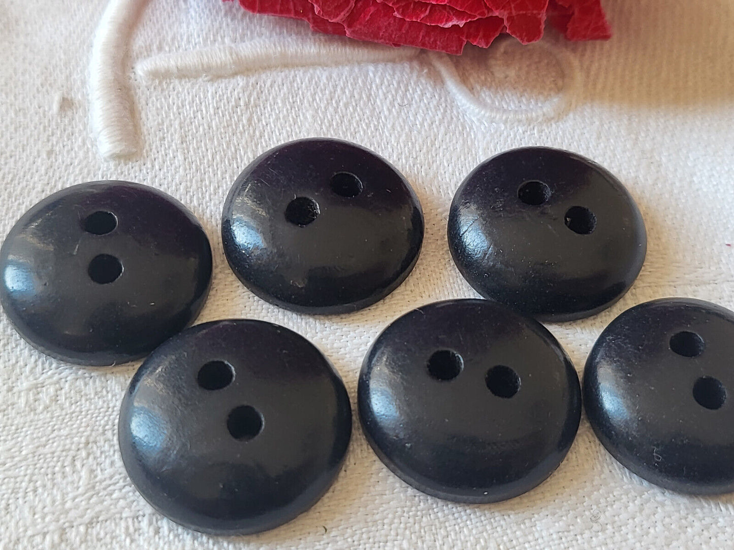 Lot 6 anciens boutons en bois peint noir à trous 1,8 cm ref 3218