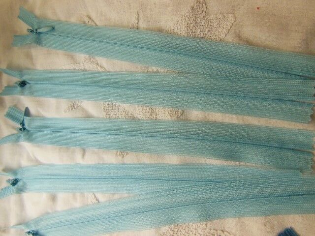 Lot 4 fermetures éclairs bleu ciel invisible 20 cm non- séparable A 42 pochette
