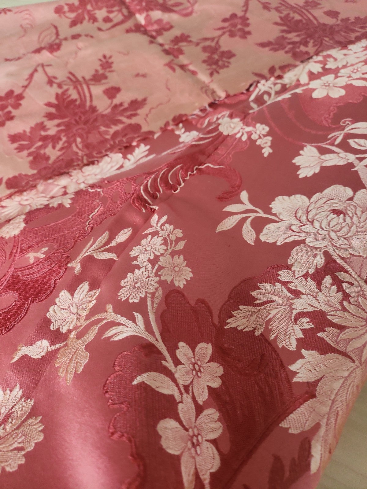 Ancien coupon de tissu damassé rose fleur pivoine broché 126 cm sur 90 cm B4