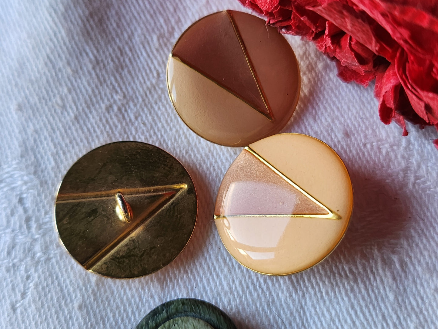 Trio boutons vintage en métal rose doré jolis 2 cm doré pied D9J