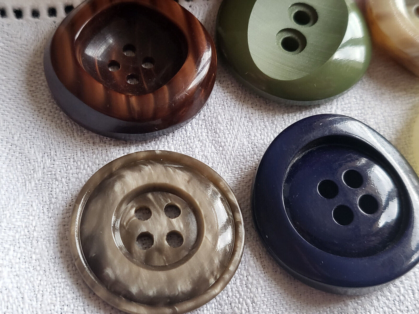 lot 6 trés gros boutons vintage couleur panaché 2,8 à 3,1 cm ref 2795