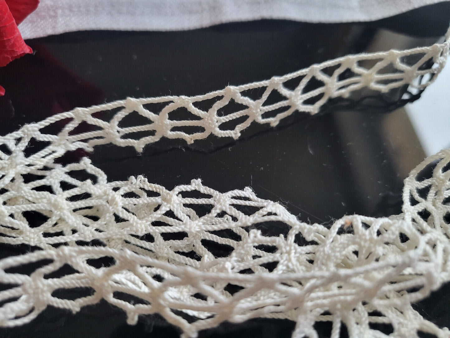Dentelle ancienne 2 mètres 90 sur 1,1 cm T15-14