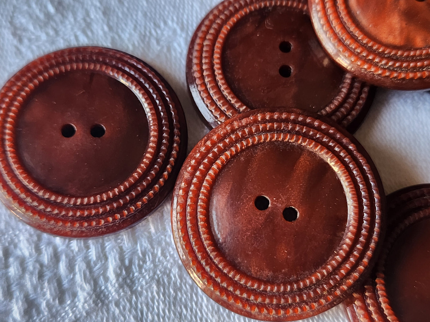 Lot 7 gros boutons anciens marron marbré 3,1 cm ref 2851